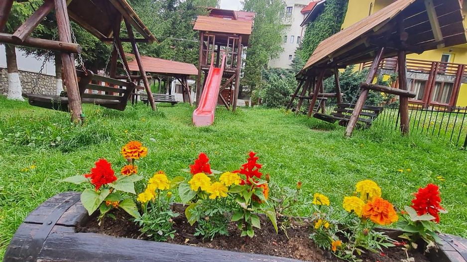 Casa ta de vacanta, imbratisata de natura,3 terase, parcare, Poiana Brasov - Poză 42