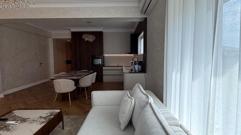 Vila mobilata ultra lux, curte mare, parcare acoperita-500 mp teren - Poză 11
