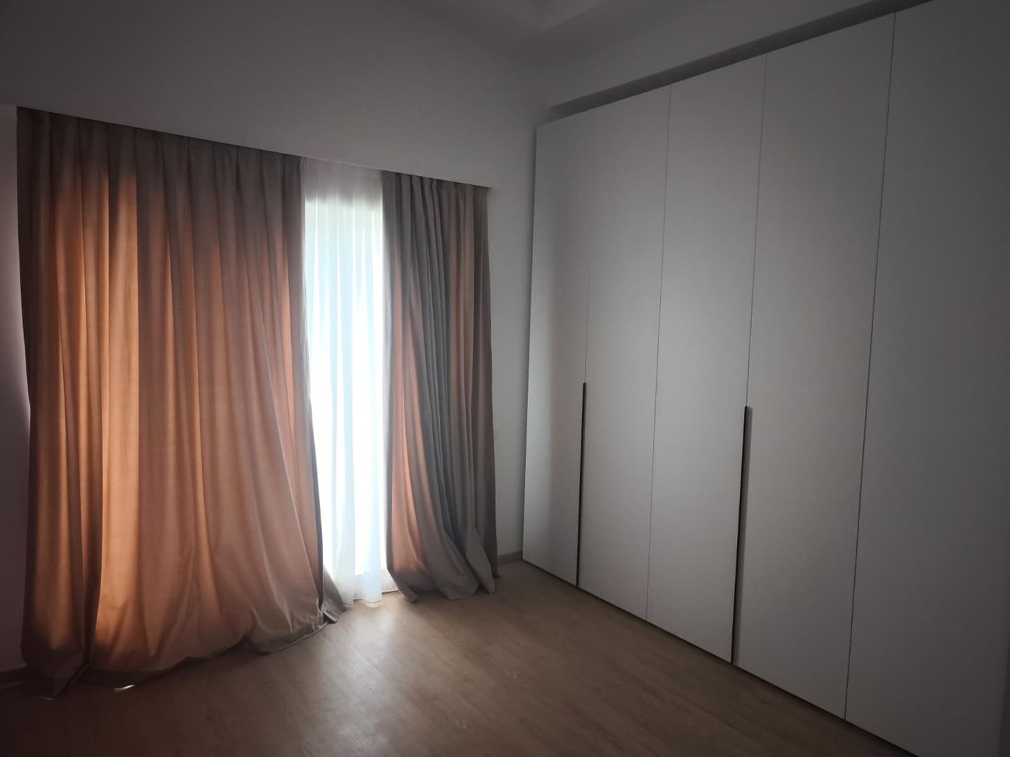 Apartament cu 3 camere si terasa de inchiriat in Cosmopolis - Poză 9