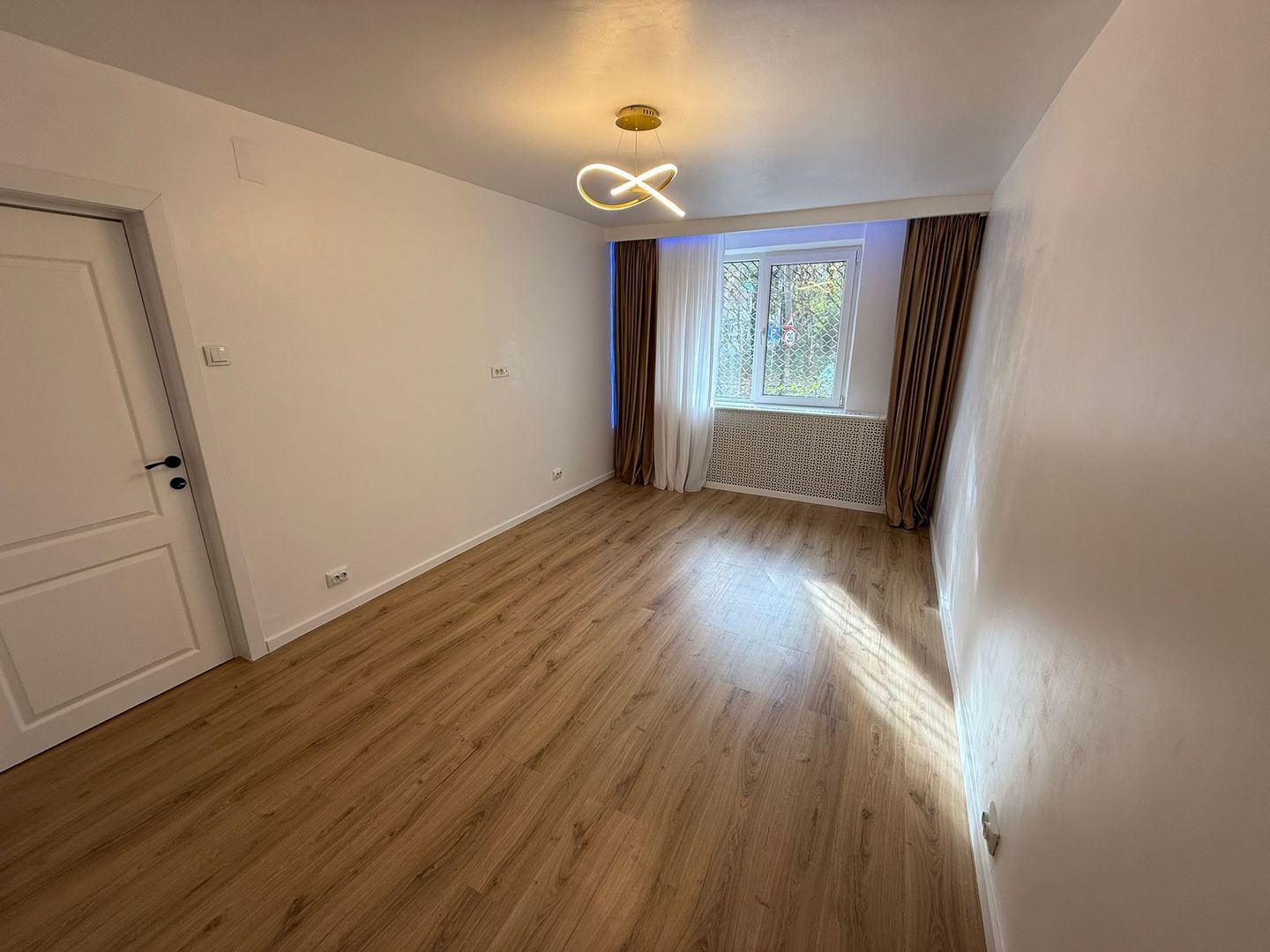 Garsoniera Renovata - Decomandata - Gorjului - Metrou 10 minute - Poză 13