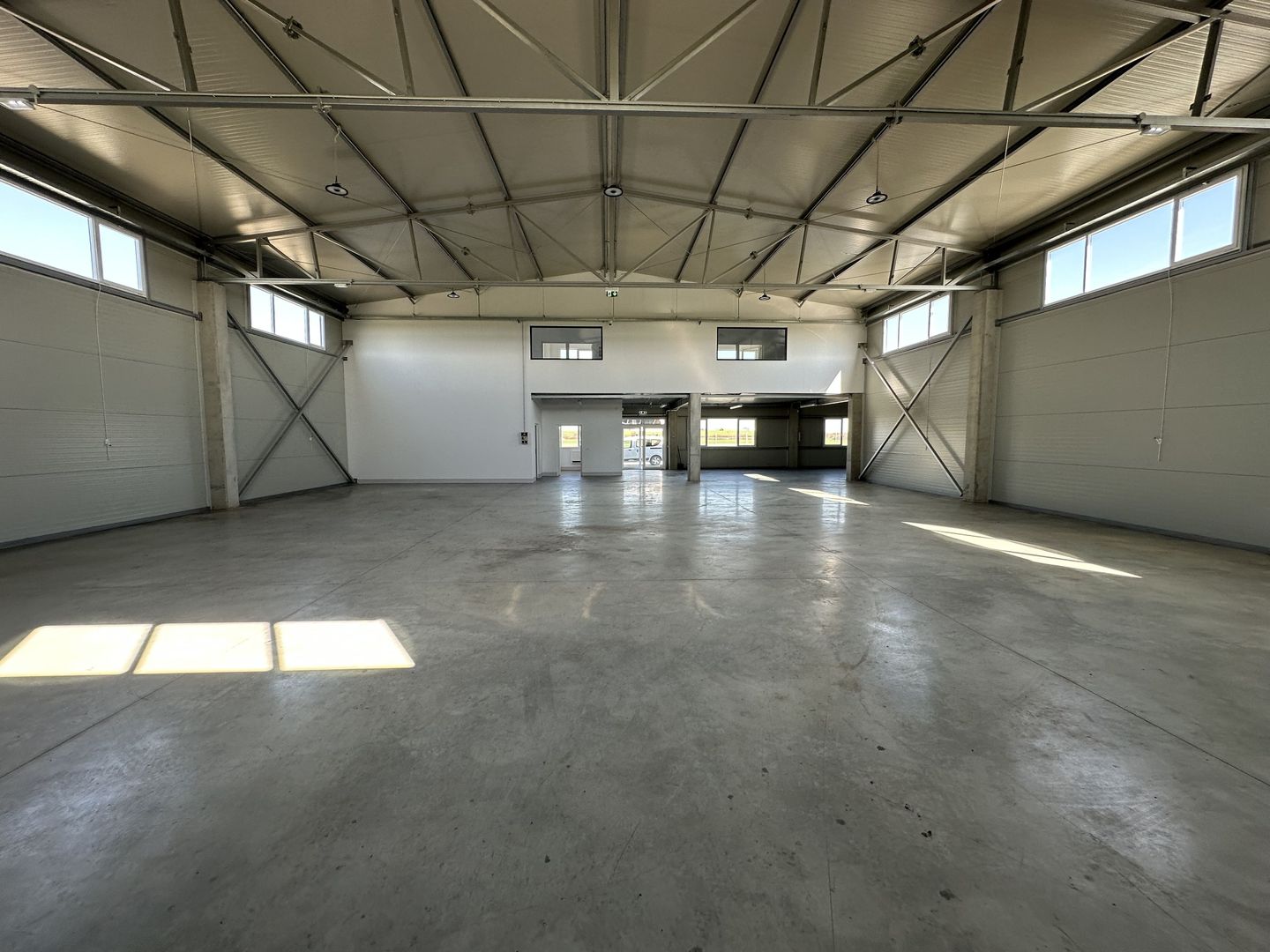 Hala depozitare cu birouri zona de N - Poză 13