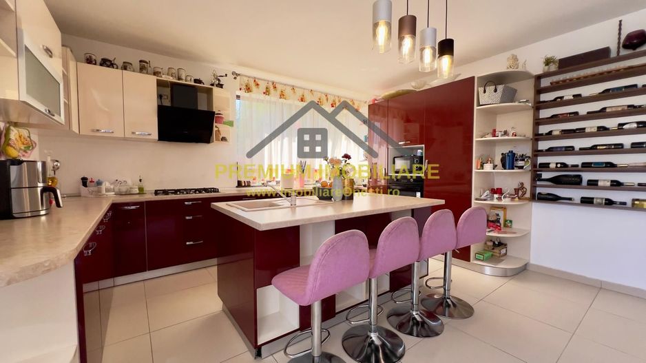 Vilă P+M cu teren de 4.200 mp + Garaj - Onești - Poză 9