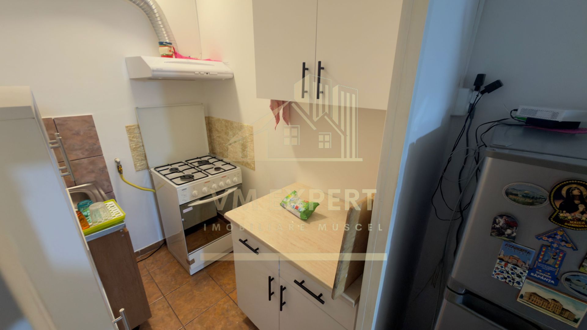 GARSONIERĂ TRANSFORMATĂ  APARTAMENT 2 CAMERE PARTER ZONĂ CENTRALĂ CAMPULUNG - Poză 7