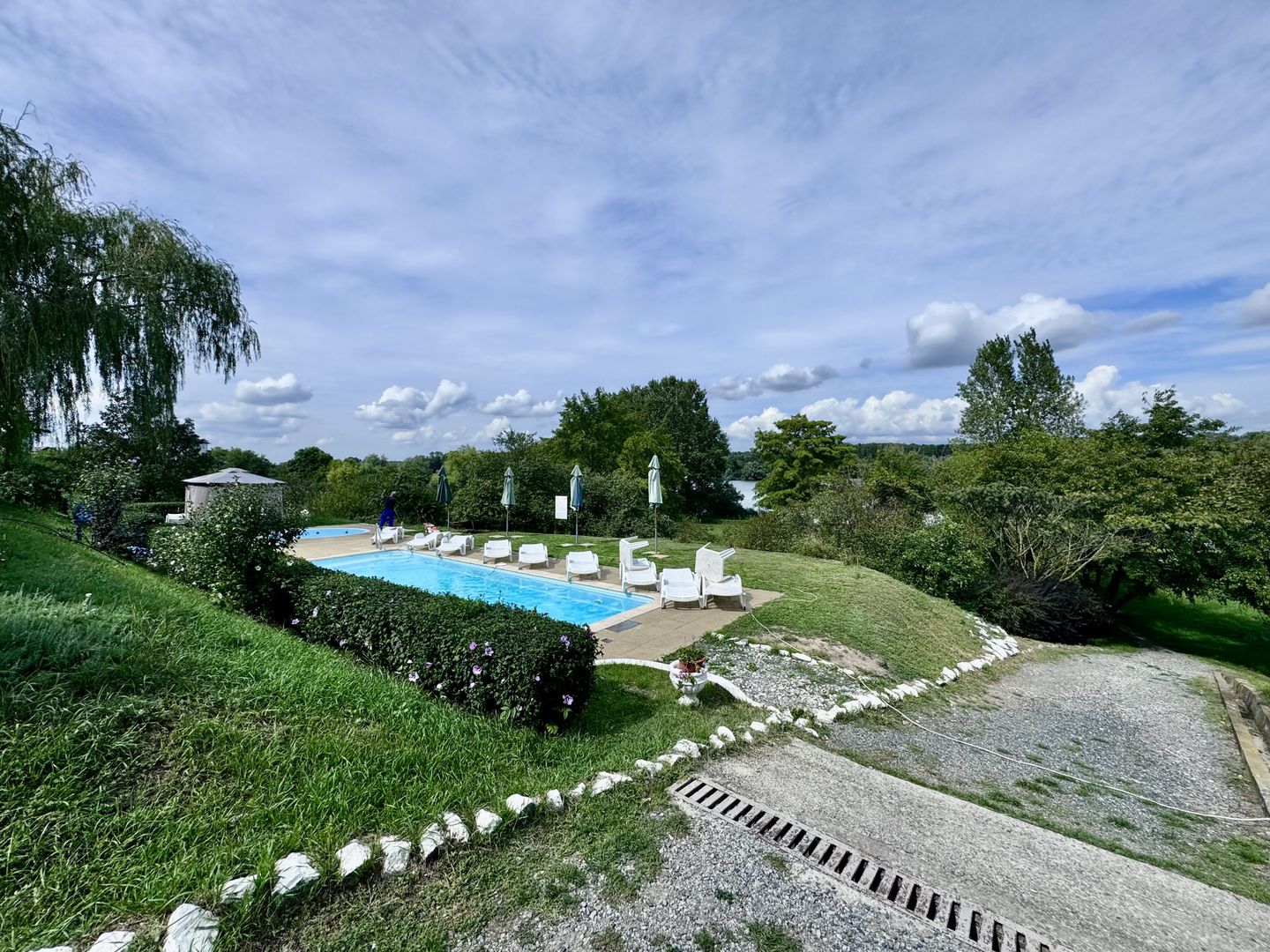 Hotel 20 camere Delta Dunarii 50 m deschidere teren 6000 mp acces auto - Poză 3