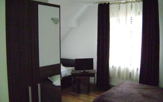 Pensiune de vanzare P+E Busteni - central - Poză 15