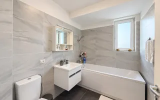 Mobilat si utilat complet. 2 bai. Asfalt. Disponibil imediat. - Poză 15