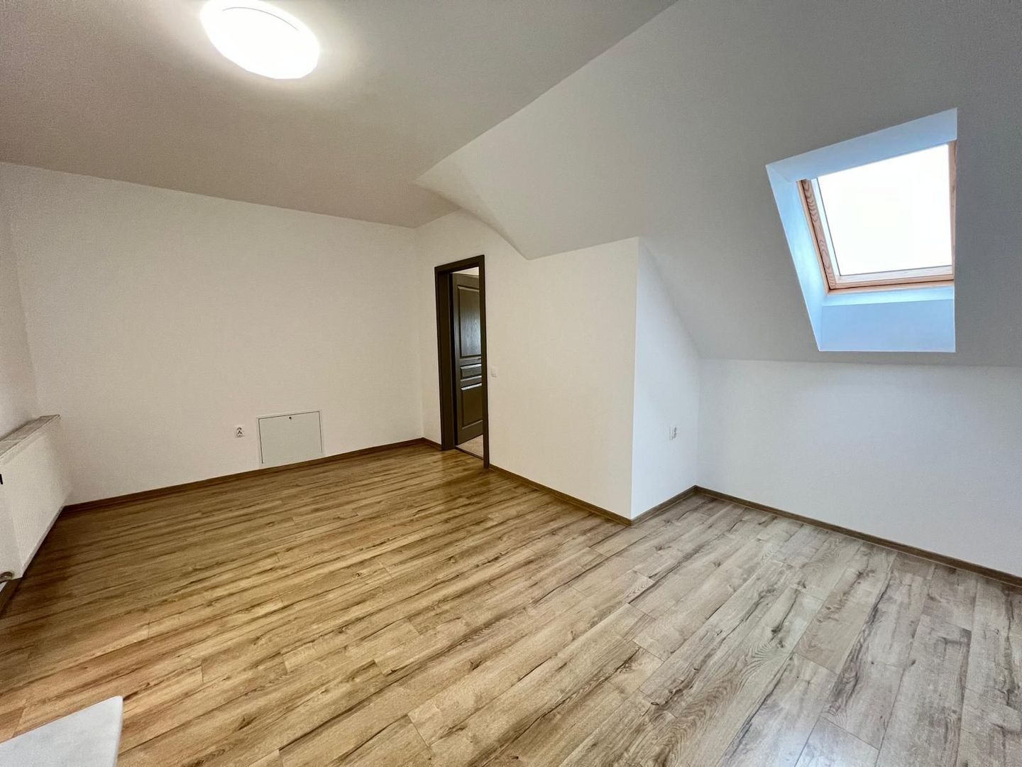 Casa cu 7 camere | 3 balcoane | Garaj | 220 mp + 80 mp curte | Cartier Panorama - Poză 22