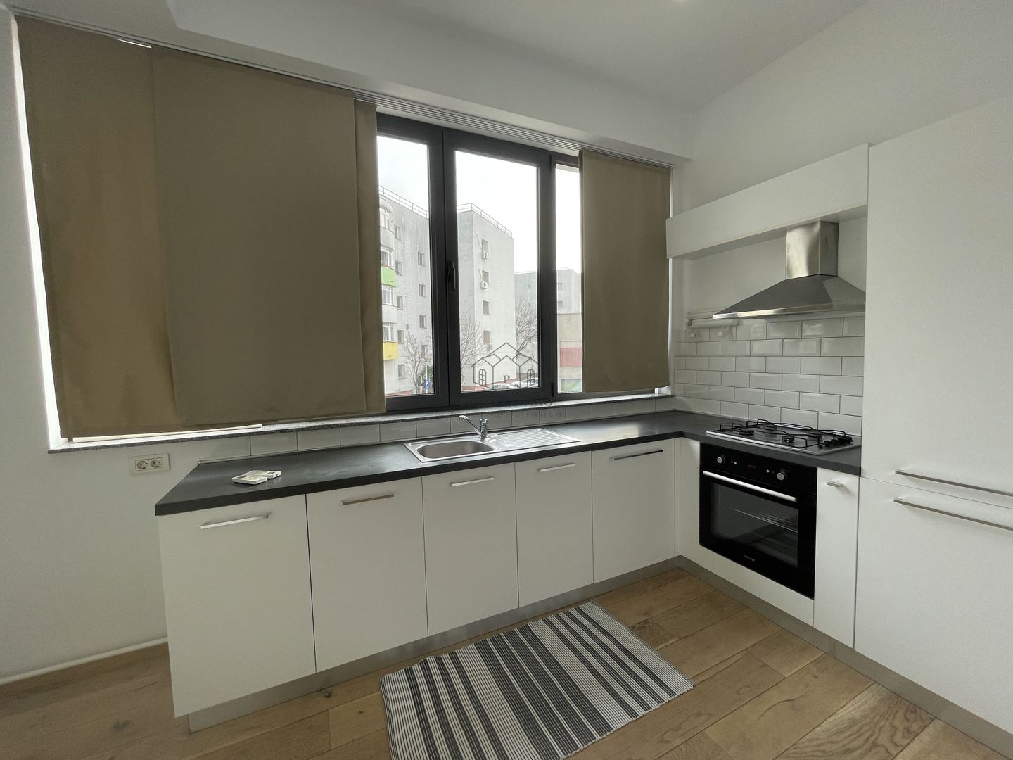 APARTAMENT COCHET DE 3 CAMERE IN ZONA AVIATIEI LANGA PARC HERASTRAU - Poză 2