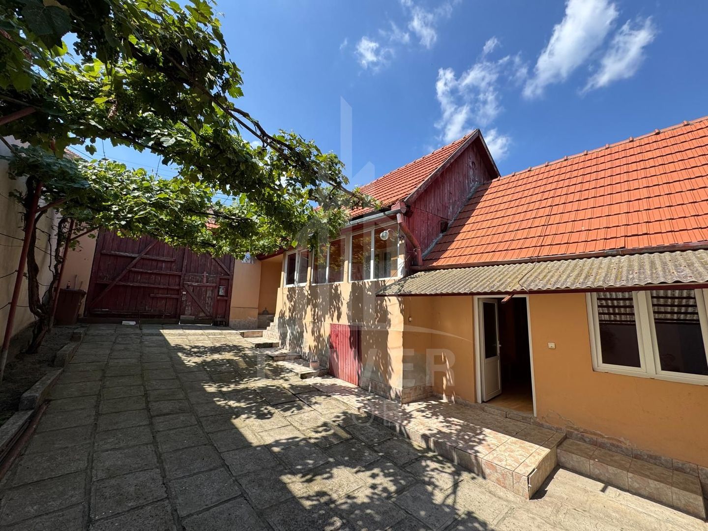 Casă 3 camere de vânzare în Rășinari, Str. Andrei Șaguna – ideală pentru familie - Poză 5