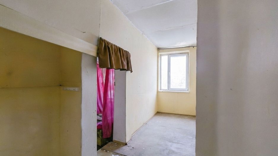 Casă modestă cu 3 camere din văiugă în Bătania - Poză 5