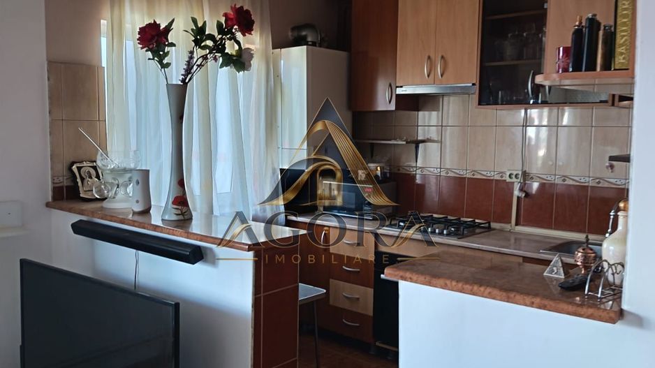 Apartament la mansardă 3 camere Vasile Aron - Poză 4