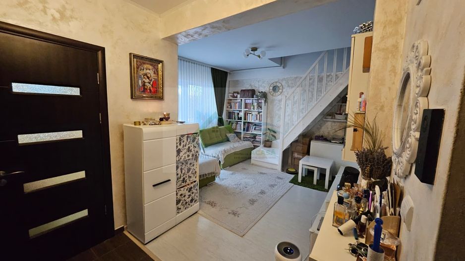 Apartament 3 camere de vânzare - Poză 2