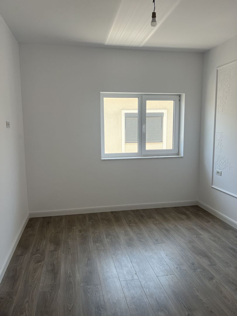 Jumătate de duplex premium, 120 mp utili, teren 256 mp, garaj și 3 dor - Poză 11