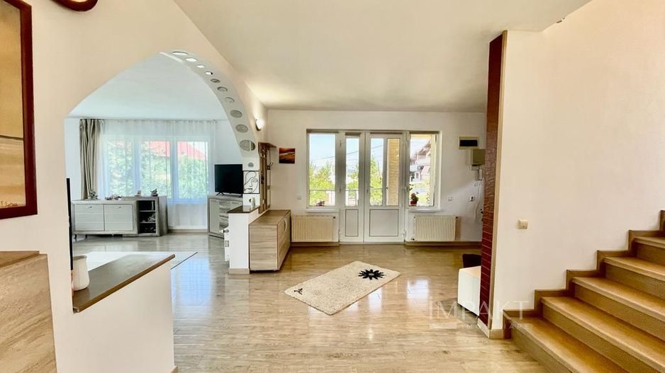 Casa deosebita cu 7 camere si piscina exterioara in cartierul Zorilor - Poză 2