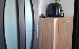 Apartament cu o cameră, decomandat, Nicolina, Iași - Etaj 4/4, mobilat și utilat - Poză 2