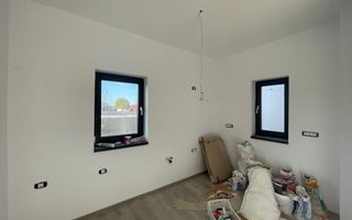 Duplex modern despartit prin baie - Mosnita Noua - Poză 5