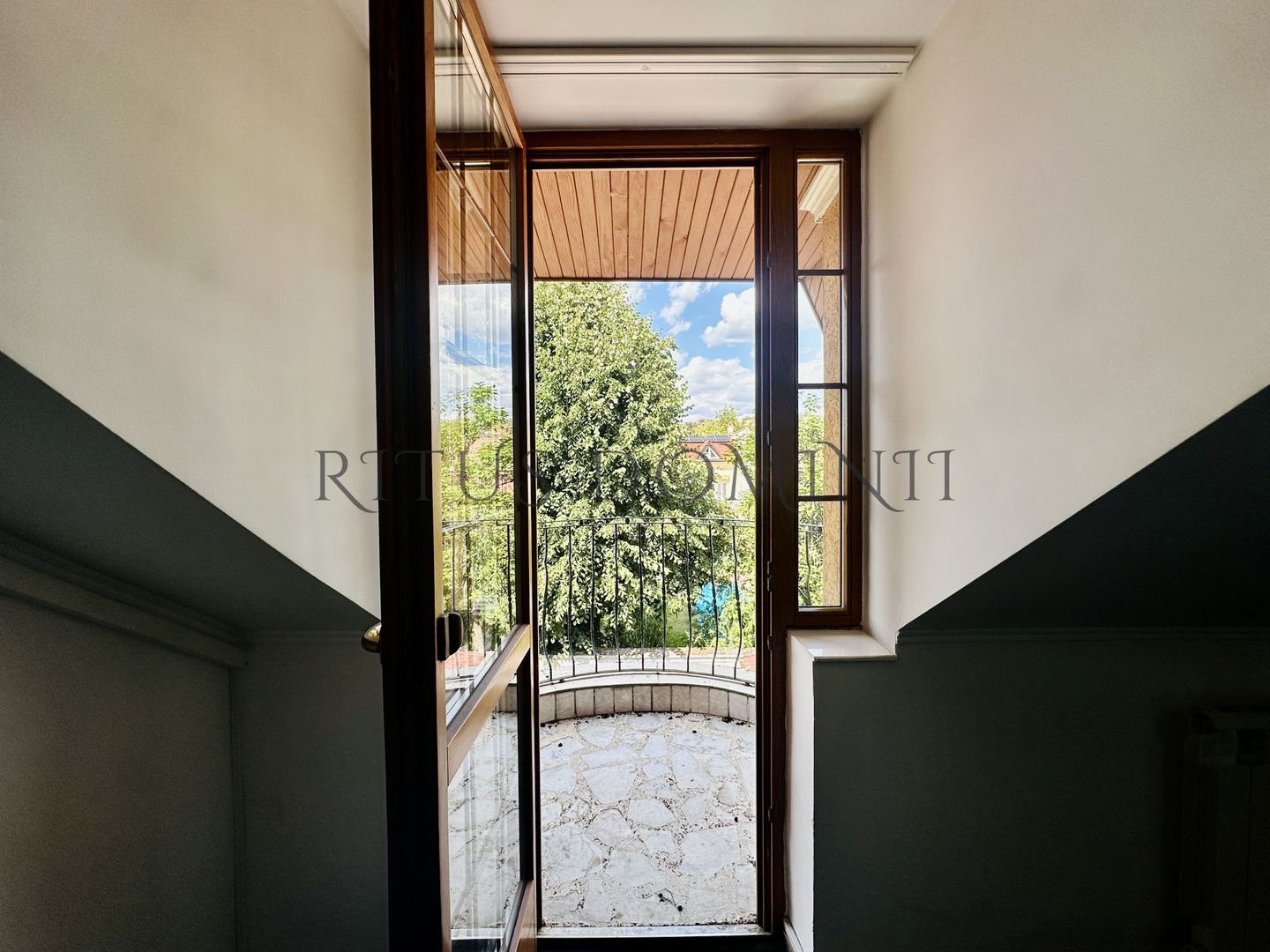 Casa de Închiriat Ultracentrala, 12 Camere, 10 Bai, 6 Parcari - Poză 10
