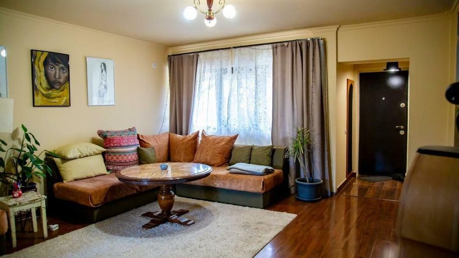 Casă complet mobilată P+1+M - Curte şi loc de parcare- - Poză 5