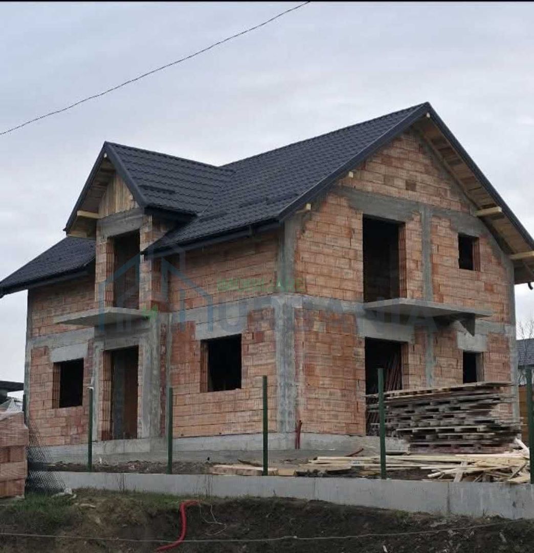 Casă modernă de vânzare în Chicerea, Tomești | 4 camere, 3 băi | 139 mp - Poză 4
