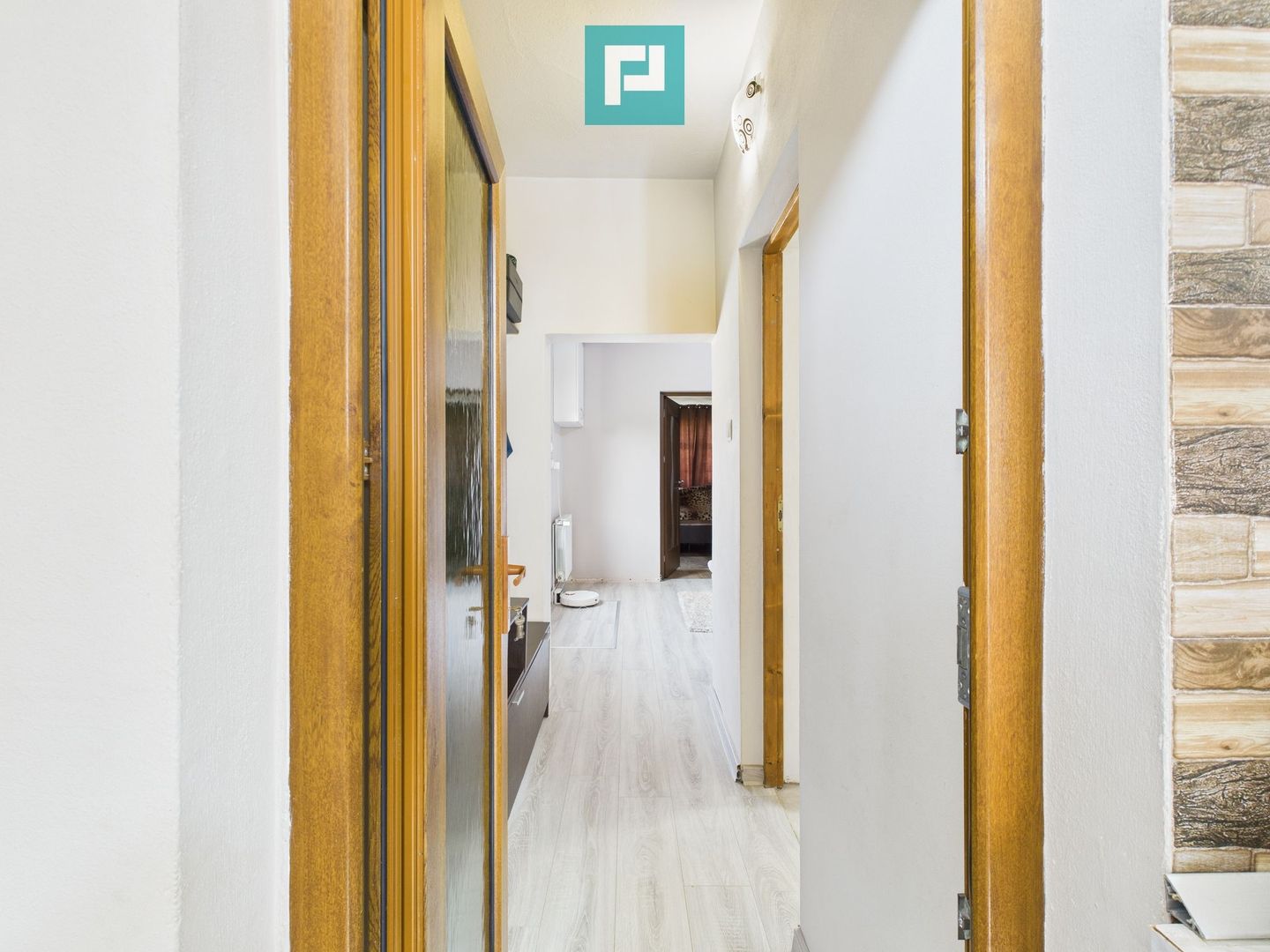 Casă cu 2 camere nou renovată cu anexă în Nădab - Poză 8