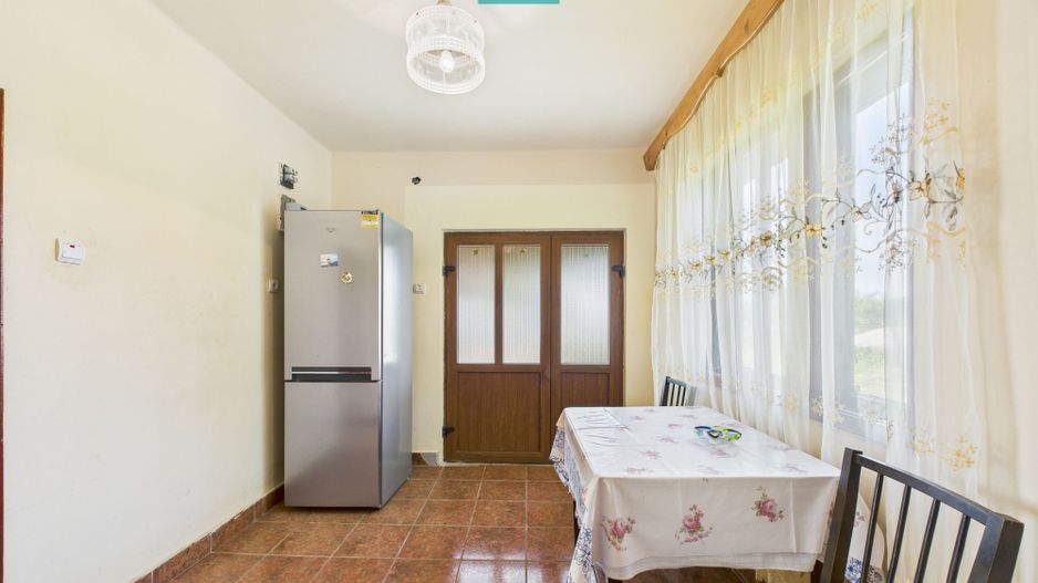 Casă cu teren de 4707 mp în Hălmăgel, județul Arad - Poză 1