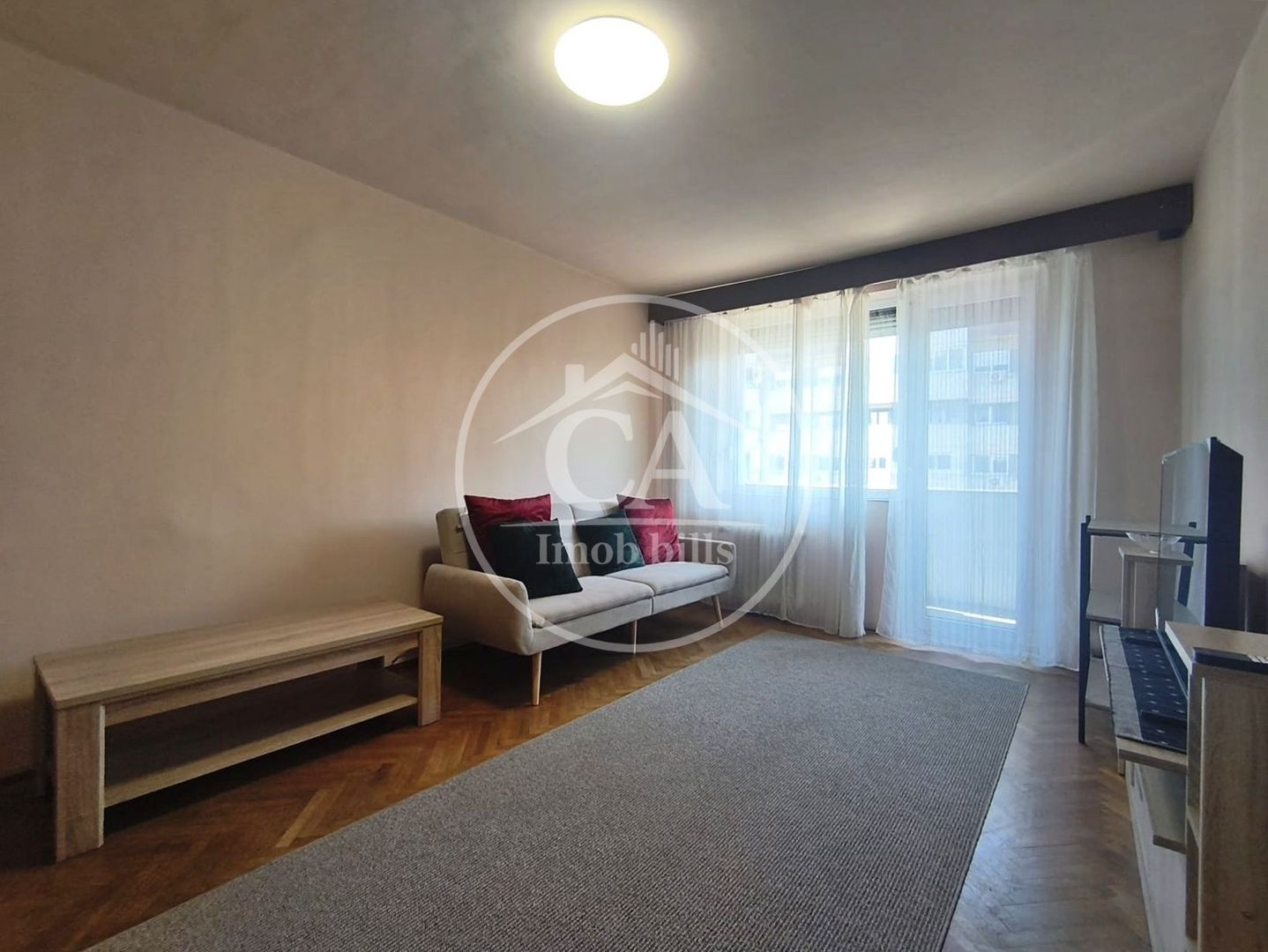 Apartament de vanzare cu 3 camere  in zona Centrala, Oradea - Poză 2