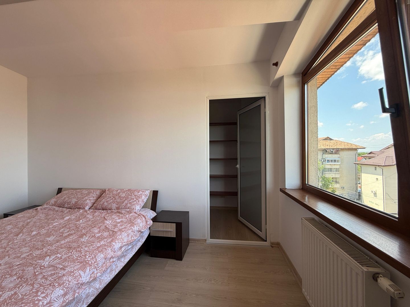 Apartament spațios cu 3 camere | 2 băi | Dressing | Otopeni - Poză 5
