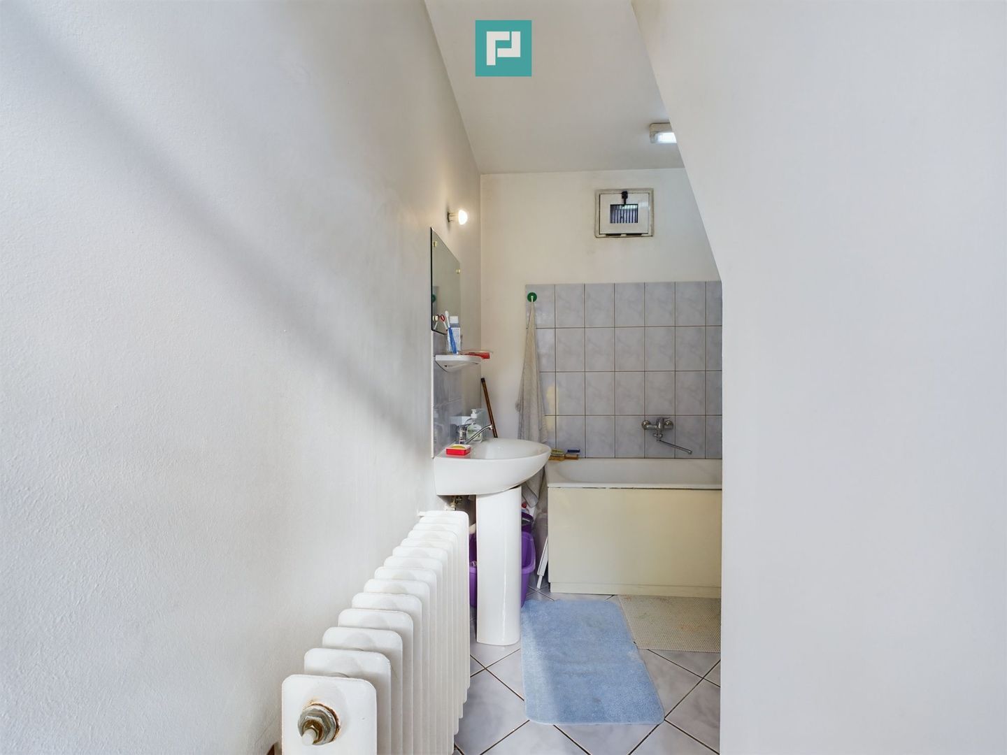 Casă individuală cu teren de 1100 mp și 3 apartamente în curte - Poză 24