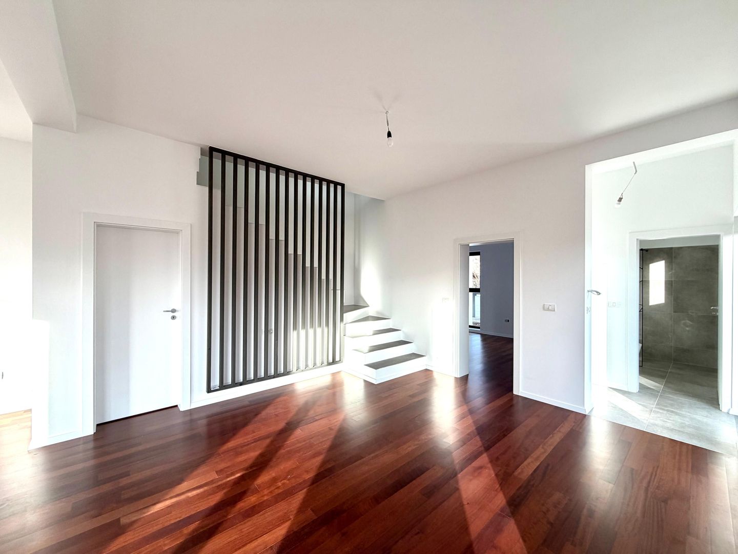 Duplex modern - 5 camere - toate utilitatile - Sacalaz - Poză 1