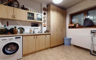 Casa cu 4 camere,237mp,zona strada Lunga - Poză 18