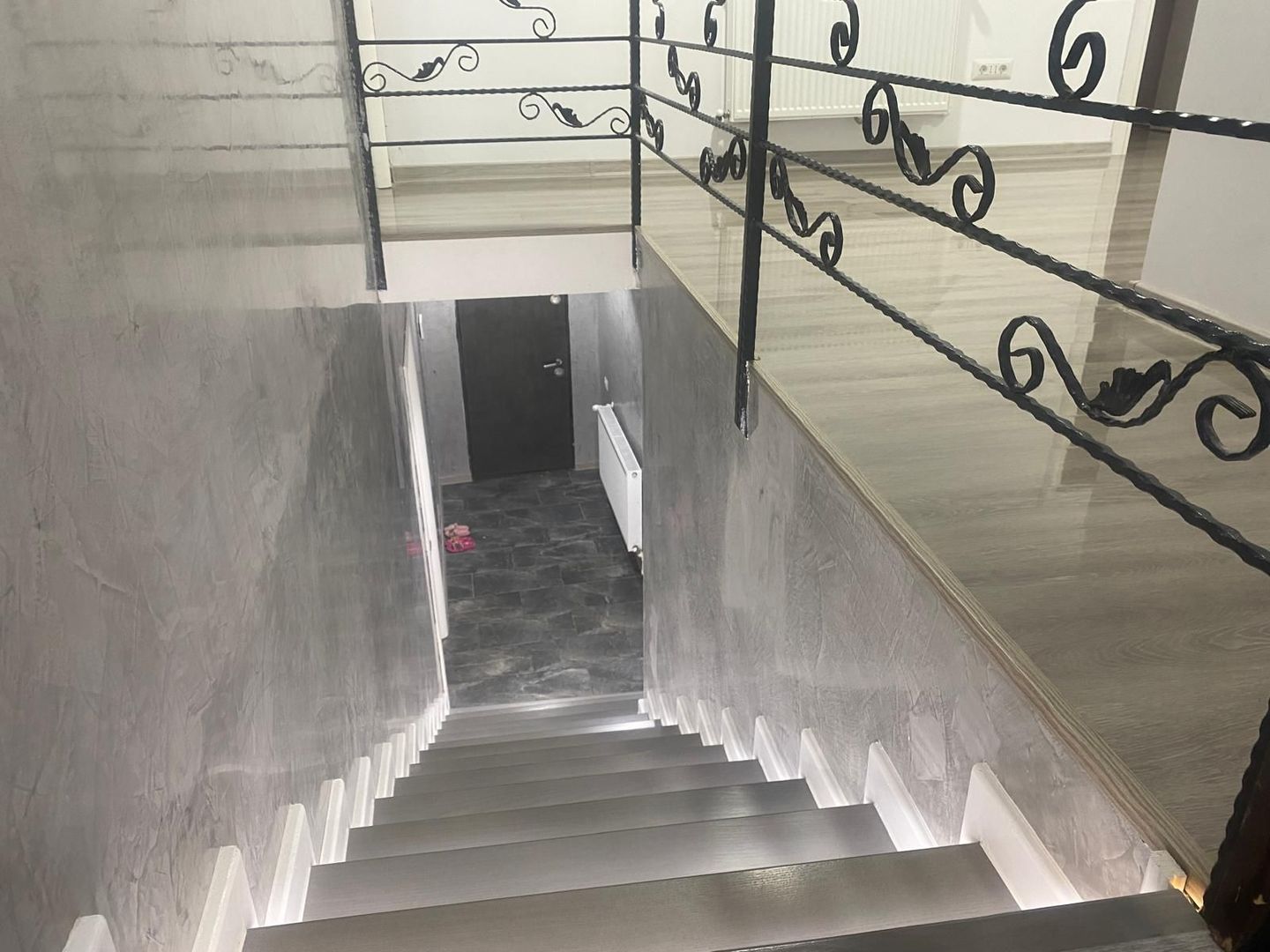 Gata de locuit! Vanzare casa cu 6 camere in Targoviste - Poză 14