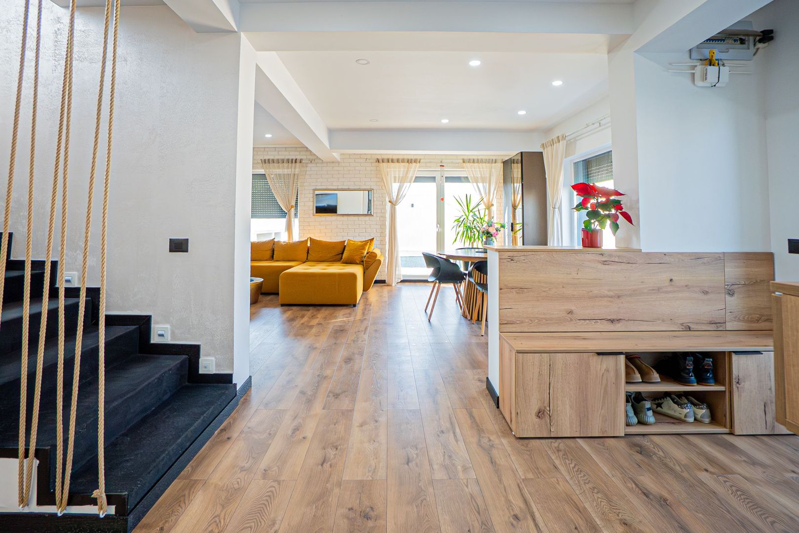 Lumina – Casa P+1E de vânzare, mobilată/echipata, cu piscină si garaj. - Poză 5