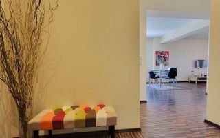 Închiriez apartament 2 camere, Decebal, openspace, parcare inclusă - Poză 9