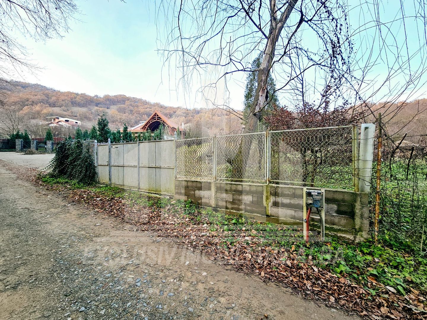 Teren intravilan intre Alba - Micesti, partea stanga - Poză 1