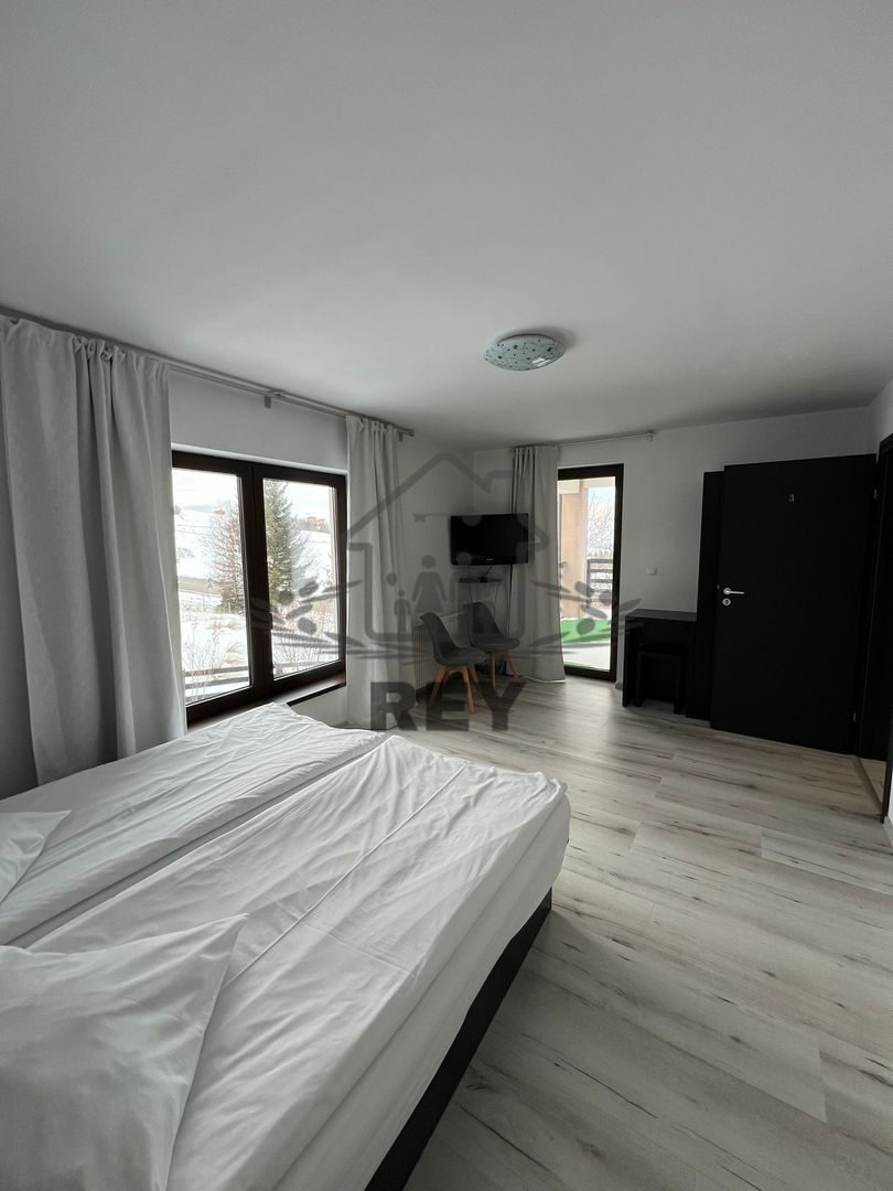 Vila / Hotel de vânzare în Păltiniș - Poză 7