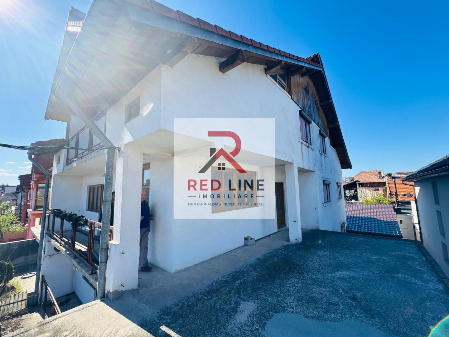 Vilă impunătoare, construcție solidă D+P+E+M, 430 mp – pretabilă pensiune - Poză 1