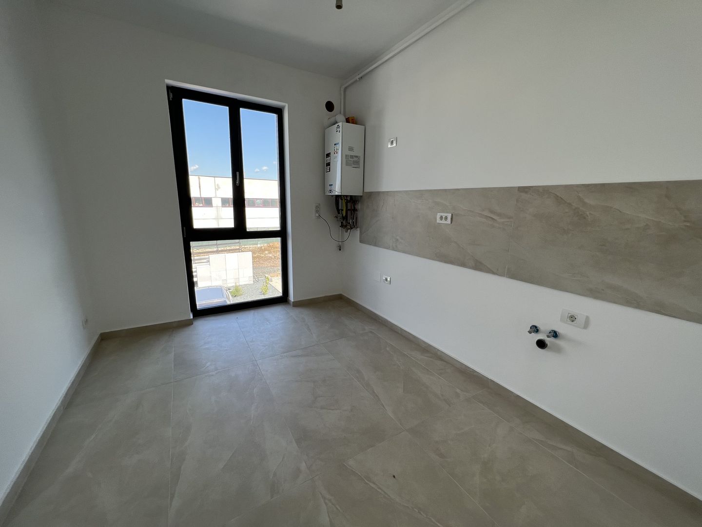 APARTAMENT CU 1 CAMERA - Poză 3