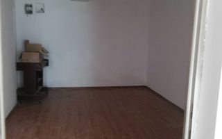 Apartament cu 3 camere vând an floresti - Poză 6