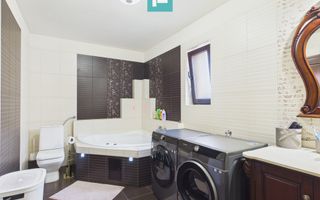 Vilă cu 7 camere de vânzare în zona Central - Poză 52