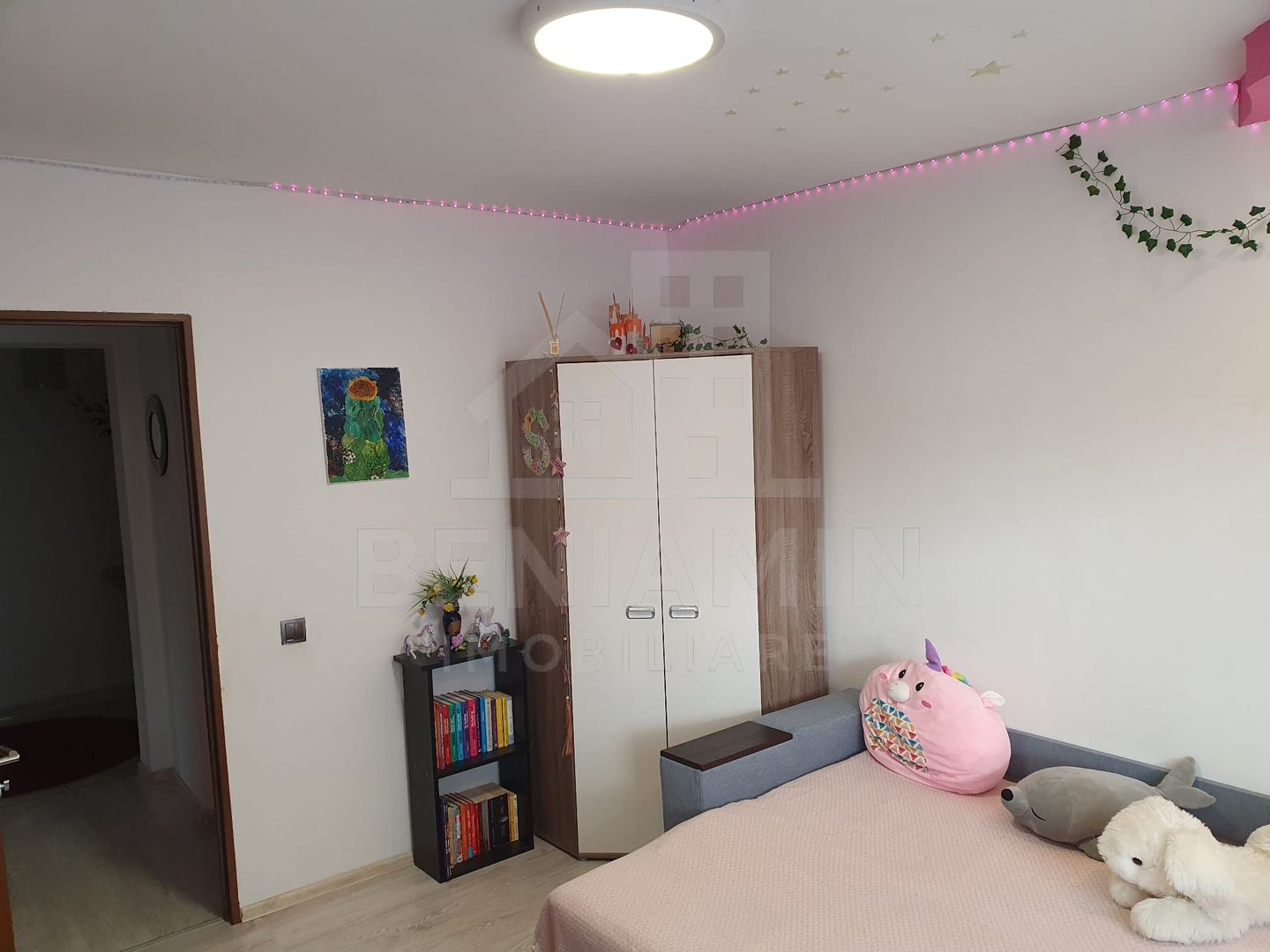 Apartament 4 camere etaj 1 Cartier Noua 99mp doua parcari - Poză 5
