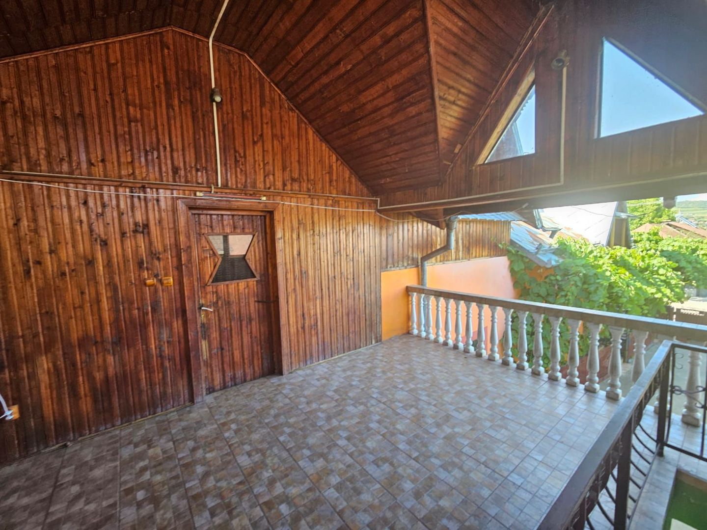 Casă de vânzare în Golești – locație excelentă lângă muzeu - Poză 10