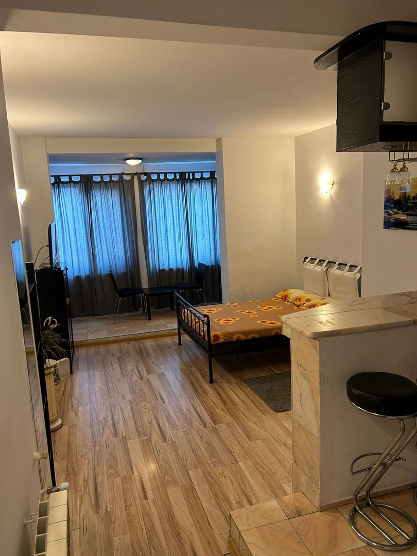 Garsoniera de inchiriat la Universitate cu centrala proprie - Poză 3