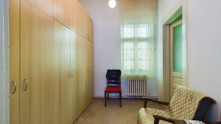 Casă individuală cu teren de 1100 mp și 3 apartamente în curte - Poză 9