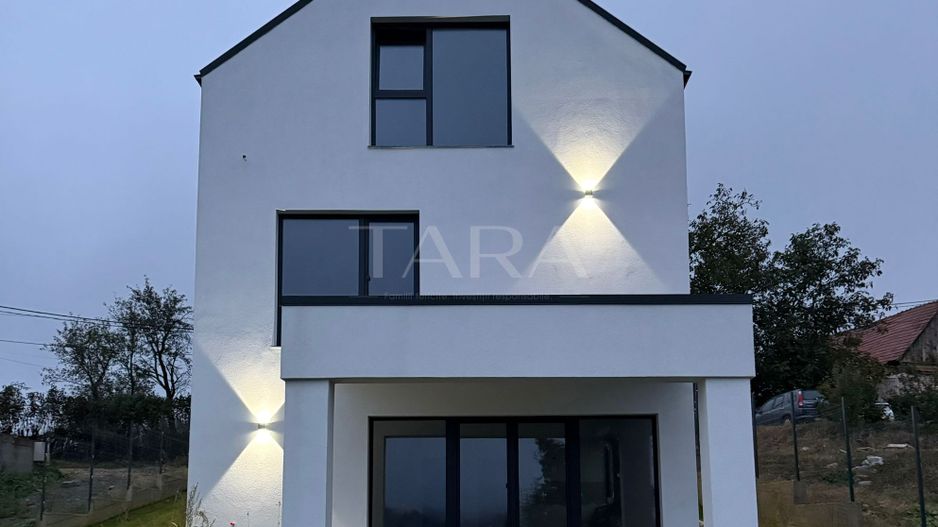 Casă modernă cu priveliște spectaculoasă în Feleacu - Poză 1