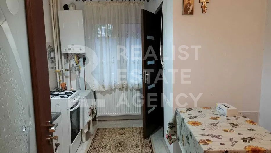 Vânzare, apartament cu 3 camere în zona Drumul Taberei - Poză 3