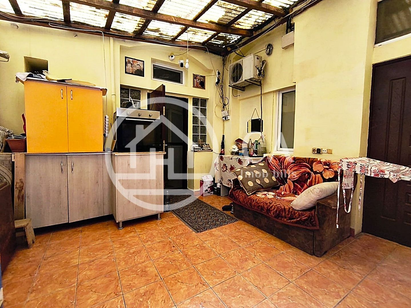 Proprietate mixta de vanzare apartament si spatiu comercial, Oradea - Poză 12