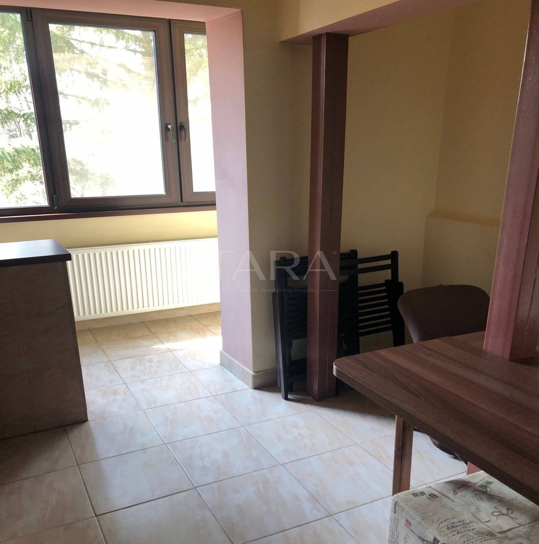 Apartament cu 3 camere, balcon închis 8mp, zona Diana, Gheorgheni. - Poză 3