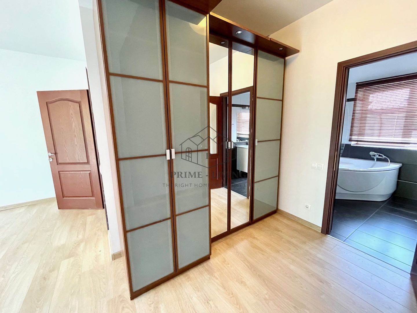 VILA CU 4 DORMITOARE LA INCHIRIERE IN COMPLEX REZIDENTIAL - Poză 17