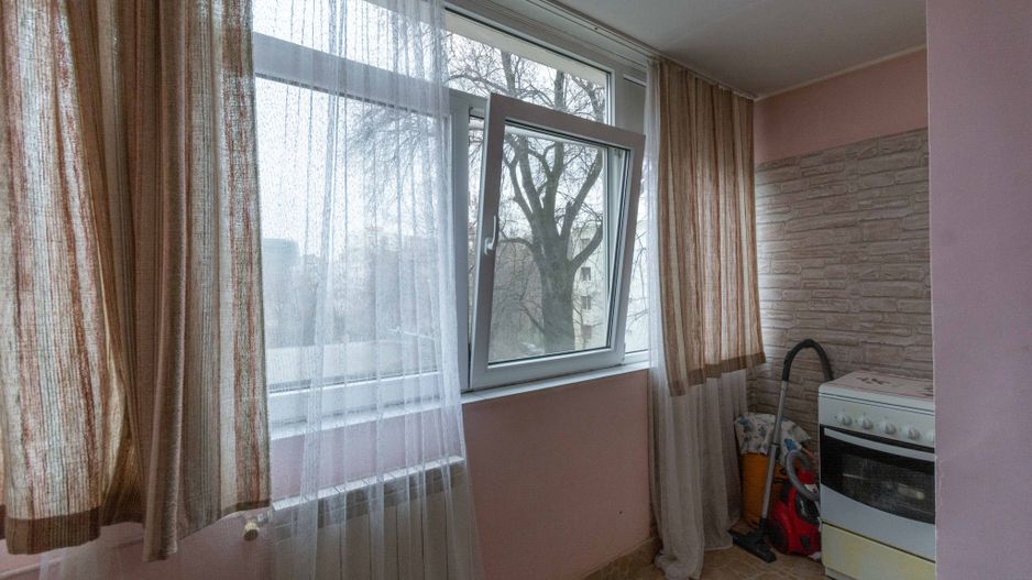 Costin Georgian Lucretiu Patrascanu, Garsoniera modesta, de inchiriat - Poză 2