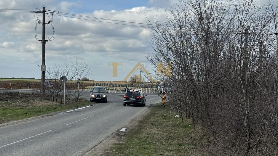 Teren cu acces din 2 drumuri principale DN si DJ Comision 0 - Poză 2